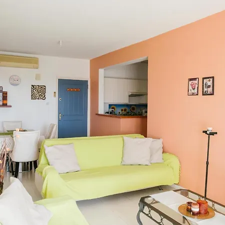 Regina Gardens 2 Bedroom Sea View Flat In