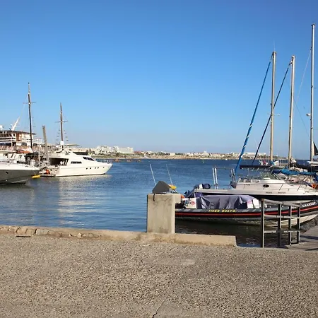 Regina Gardens 2 Bedroom Sea View Flat In Apartman